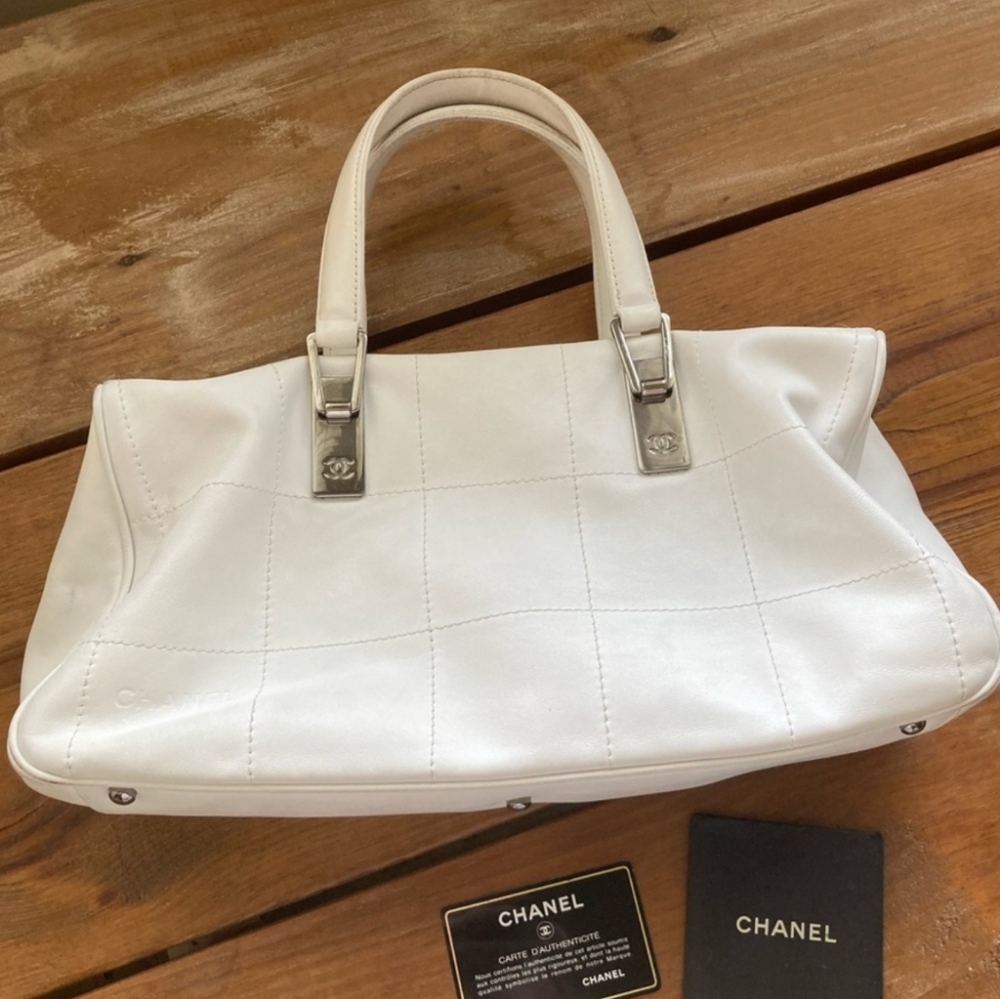 Chanel White Shoulder Bag with Silver Hardware